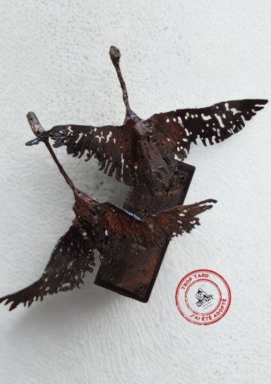 Flamants roses Deux flamants roses en acier rouillés vue de dessus